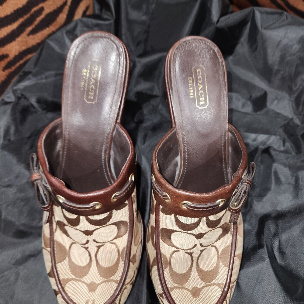 Coach Jodey Sig Mules in brown monogram canvas and leather. Sz 10 - Picture 2 of 5